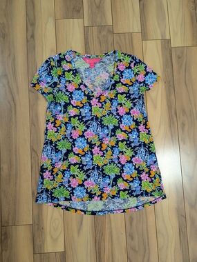 EUC! Lilly Pulitzer X Disney Etta V-Neck Top Aegean Navy Lilly Loves Disney XS